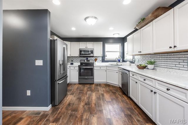 2725 Cedar Grove Drive, Belleville, IL 62221