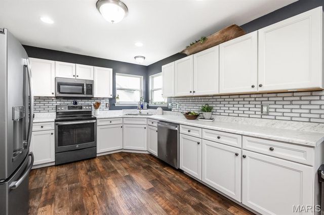 2725 Cedar Grove Drive, Belleville, IL 62221