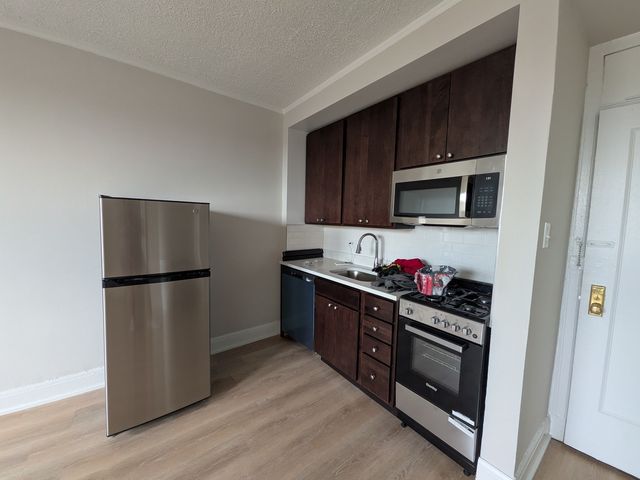 3335 W Diversey Avenue 313, Chicago, IL 60647