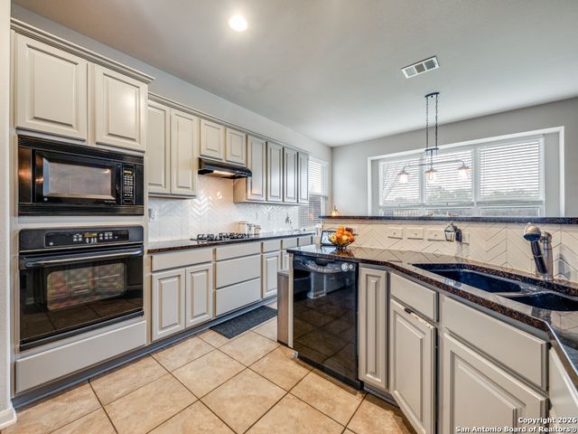 25427 Bunker Dr, San Antonio, TX 78260