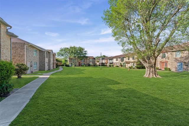 1076 Willow Oaks Circle, Pasadena, TX 77506
