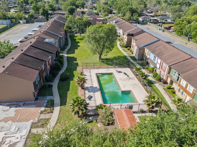 1076 Willow Oaks Circle, Pasadena, TX 77506