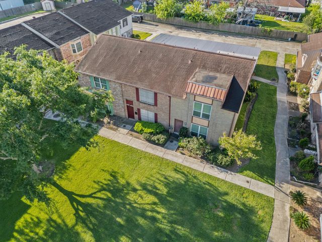 1076 Willow Oaks Circle, Pasadena, TX 77506