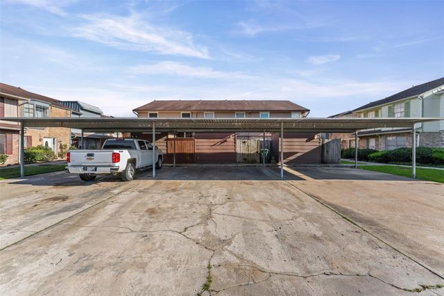 1076 Willow Oaks Circle, Pasadena, TX 77506