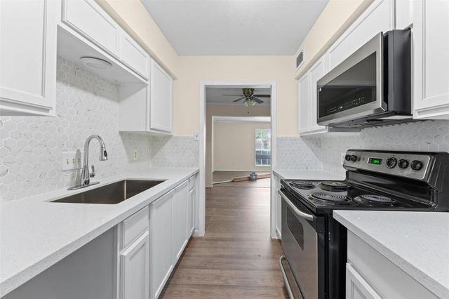 1076 Willow Oaks Circle, Pasadena, TX 77506