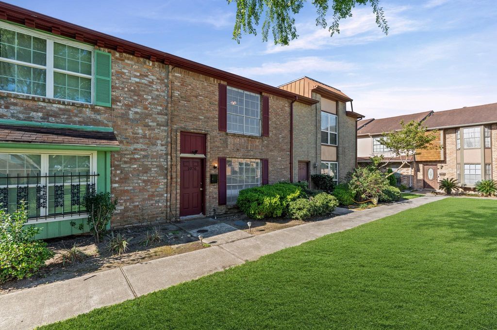 1076 Willow Oaks Circle, Pasadena, TX 77506