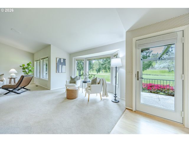 982 SHAUGHNESSY Ln, Eugene, OR 97401