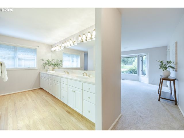 982 SHAUGHNESSY Ln, Eugene, OR 97401