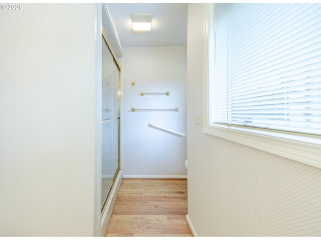 982 SHAUGHNESSY Ln, Eugene, OR 97401