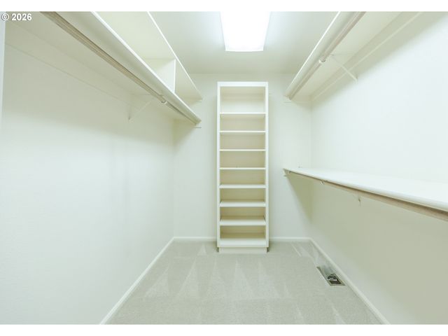 982 SHAUGHNESSY Ln, Eugene, OR 97401