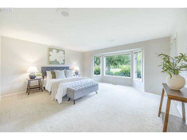 982 SHAUGHNESSY Ln, Eugene, OR 97401