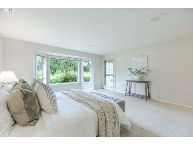 982 SHAUGHNESSY Ln, Eugene, OR 97401