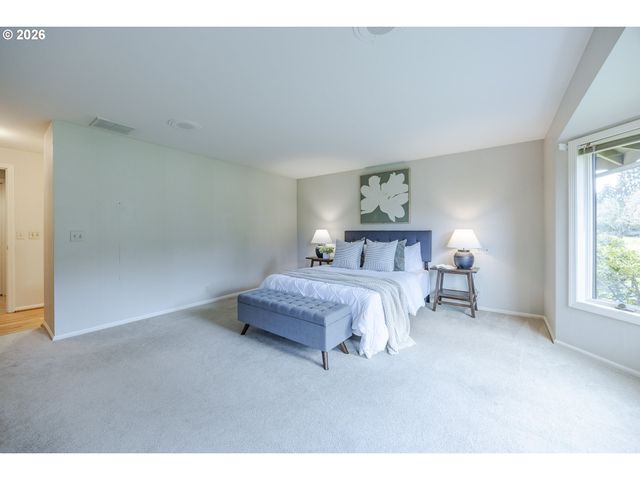 982 SHAUGHNESSY Ln, Eugene, OR 97401