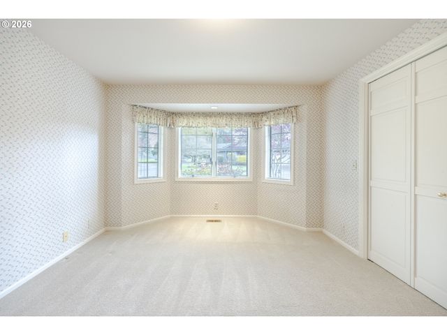 982 SHAUGHNESSY Ln, Eugene, OR 97401