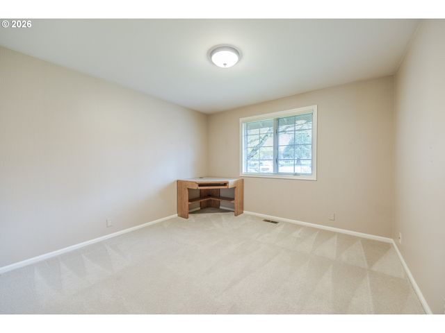 982 SHAUGHNESSY Ln, Eugene, OR 97401