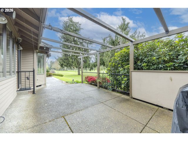 982 SHAUGHNESSY Ln, Eugene, OR 97401