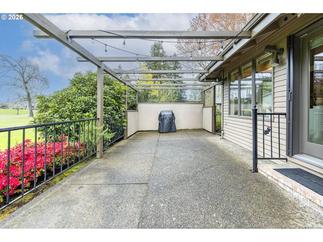 982 SHAUGHNESSY Ln, Eugene, OR 97401