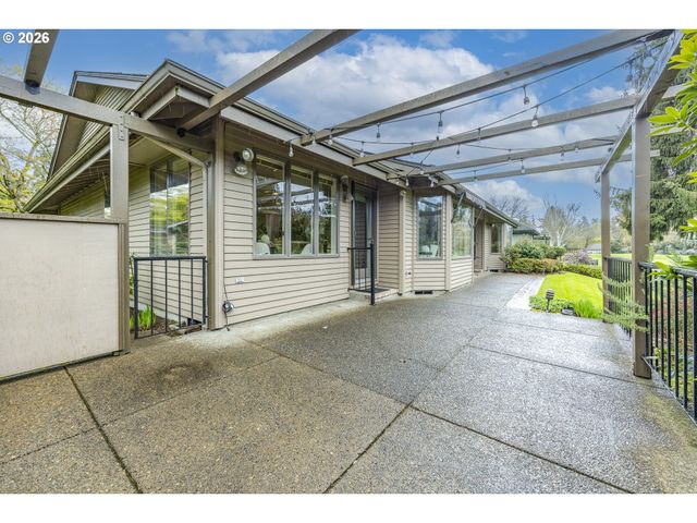 982 SHAUGHNESSY Ln, Eugene, OR 97401