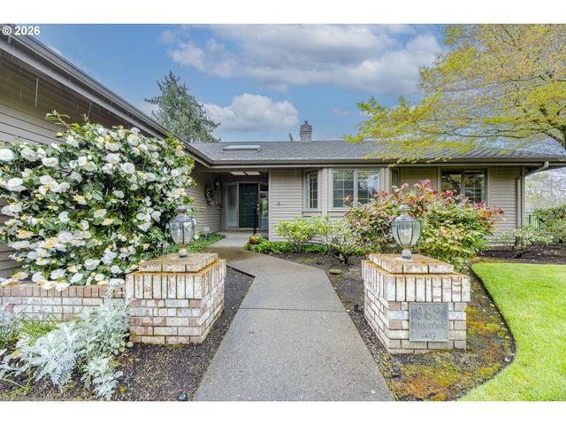 982 SHAUGHNESSY Ln, Eugene, OR 97401