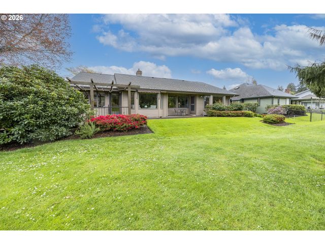 982 SHAUGHNESSY Ln, Eugene, OR 97401