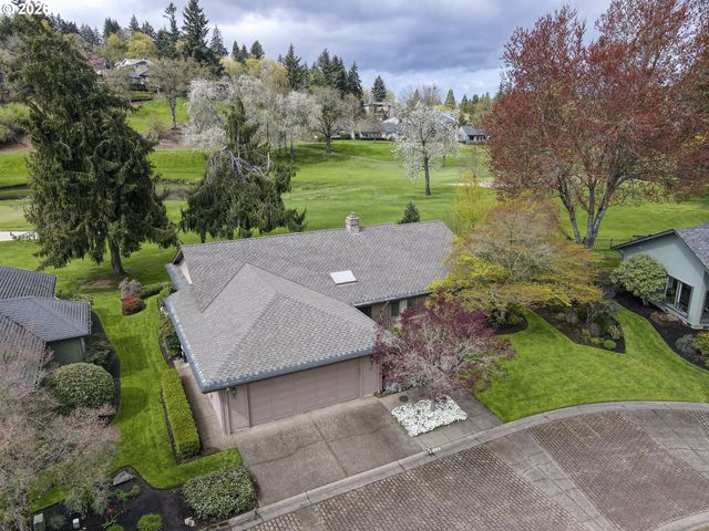 982 SHAUGHNESSY Ln, Eugene, OR 97401