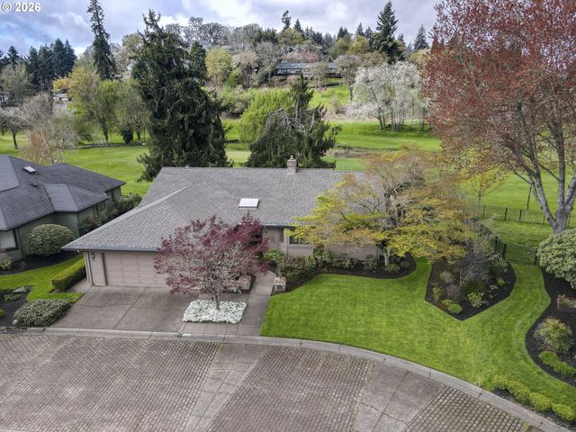 982 SHAUGHNESSY Ln, Eugene, OR 97401