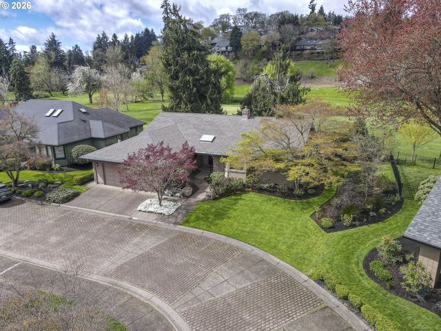 982 SHAUGHNESSY Ln, Eugene, OR 97401