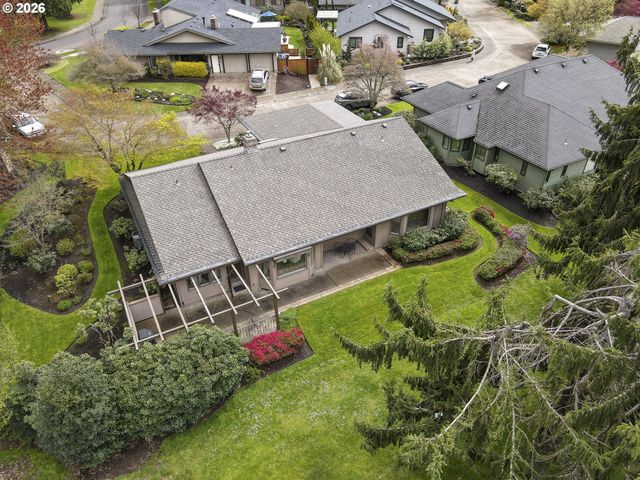982 SHAUGHNESSY Ln, Eugene, OR 97401