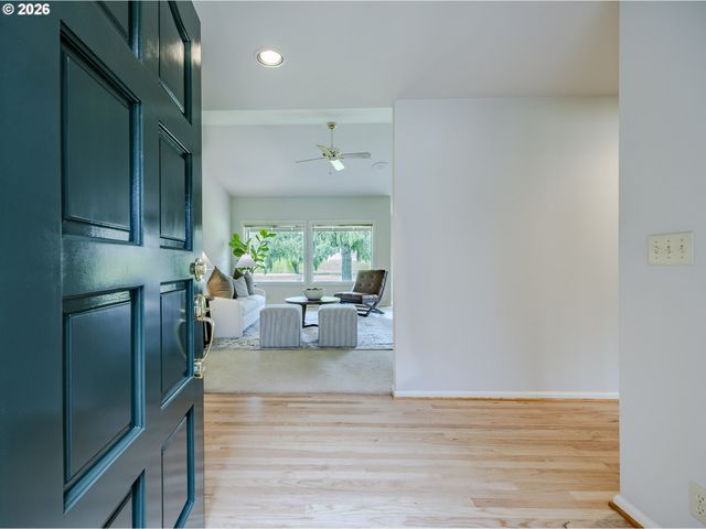 982 SHAUGHNESSY Ln, Eugene, OR 97401