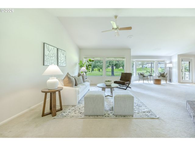 982 SHAUGHNESSY Ln, Eugene, OR 97401