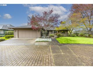 982 SHAUGHNESSY Ln, Eugene, OR 97401