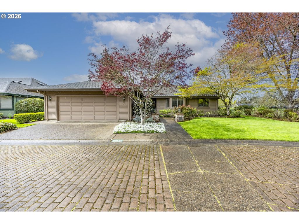 982 SHAUGHNESSY Ln, Eugene, OR 97401