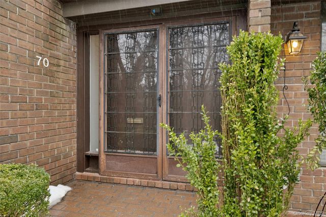 70 Pheasant Run, Roslyn, NY 11576