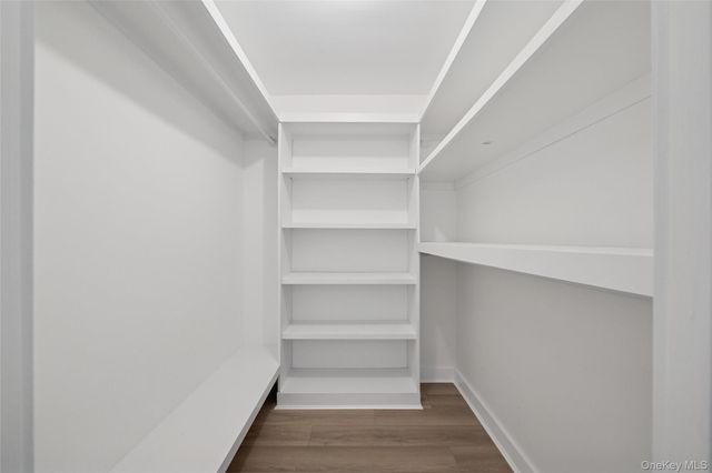 70 Pheasant Run, Roslyn, NY 11576