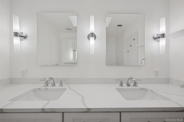 70 Pheasant Run, Roslyn, NY 11576