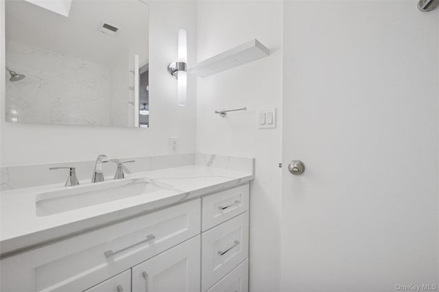 70 Pheasant Run, Roslyn, NY 11576