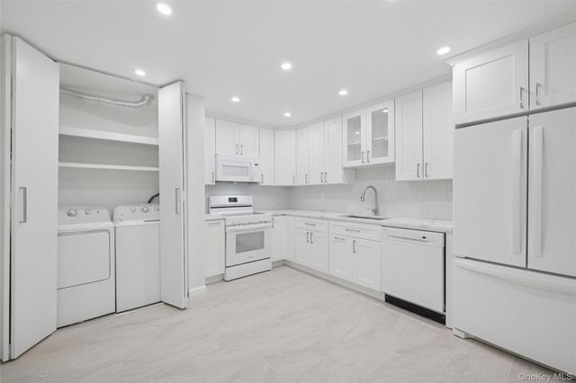 70 Pheasant Run, Roslyn, NY 11576