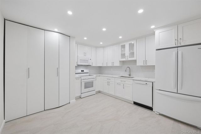 70 Pheasant Run, Roslyn, NY 11576