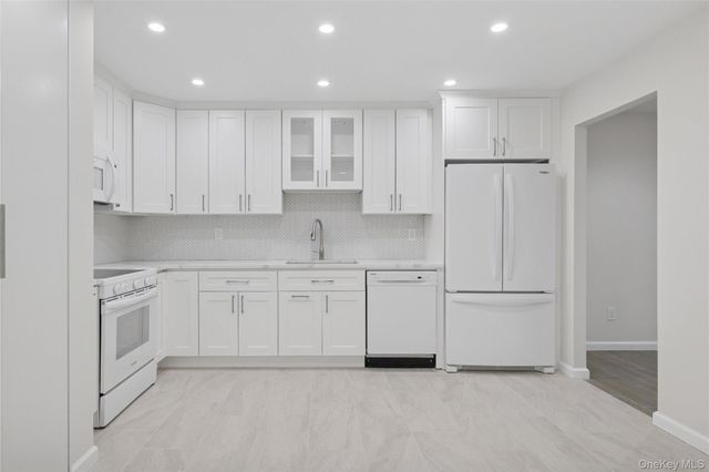 70 Pheasant Run, Roslyn, NY 11576