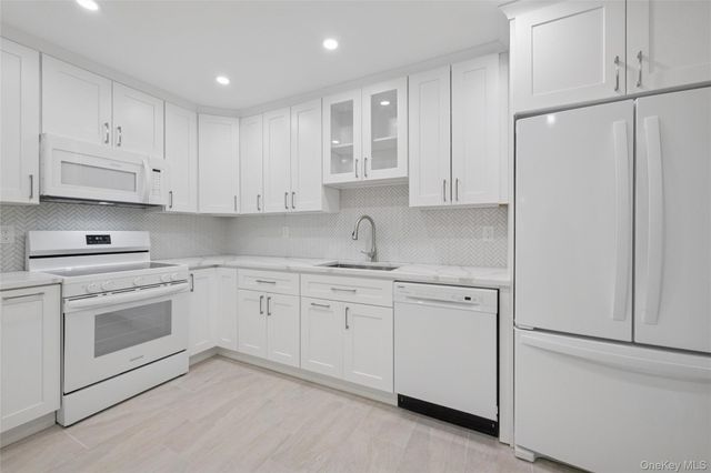 70 Pheasant Run, Roslyn, NY 11576