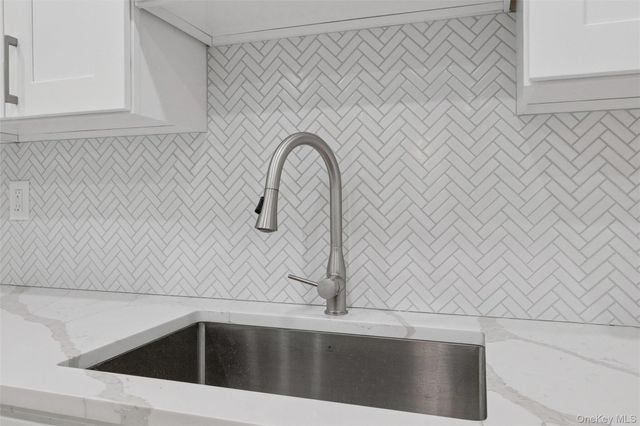 70 Pheasant Run, Roslyn, NY 11576