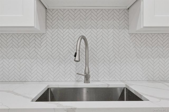 70 Pheasant Run, Roslyn, NY 11576