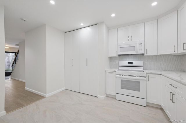 70 Pheasant Run, Roslyn, NY 11576