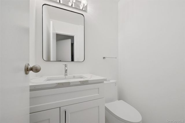 70 Pheasant Run, Roslyn, NY 11576