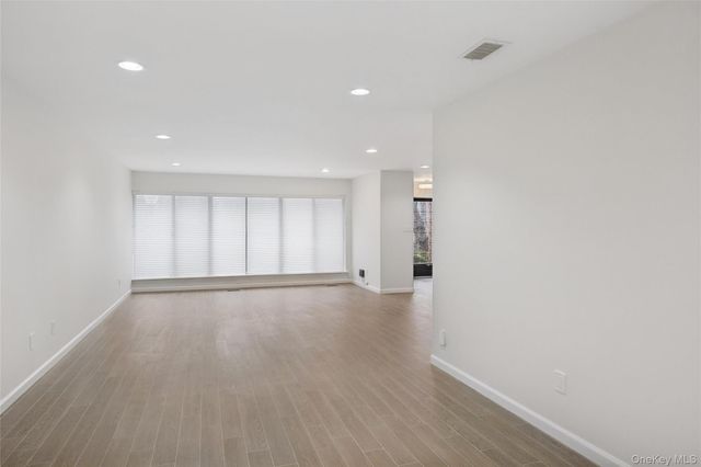 70 Pheasant Run, Roslyn, NY 11576