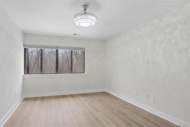 70 Pheasant Run, Roslyn, NY 11576