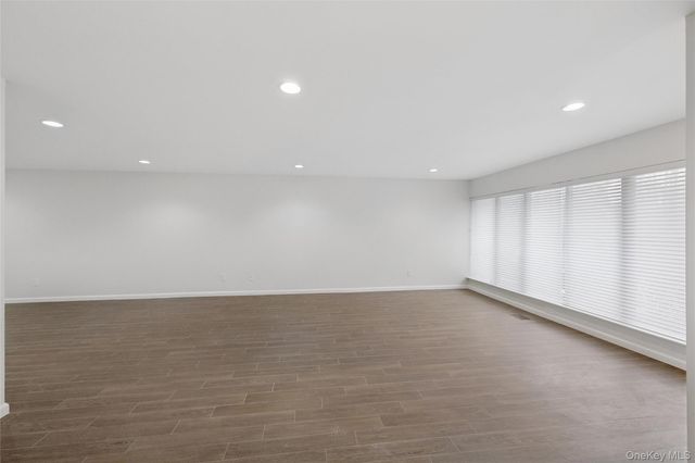 70 Pheasant Run, Roslyn, NY 11576