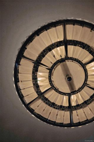 70 Pheasant Run, Roslyn, NY 11576