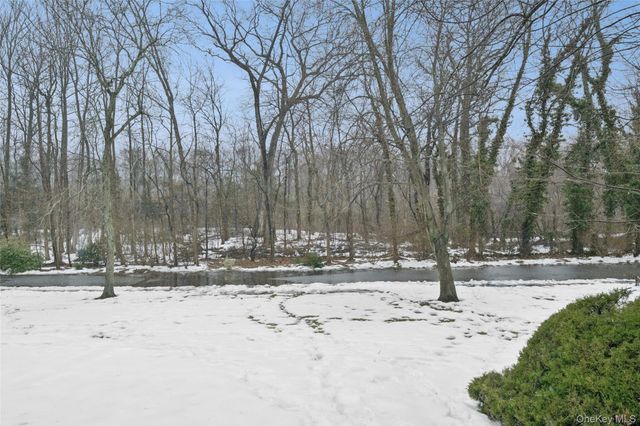 70 Pheasant Run, Roslyn, NY 11576