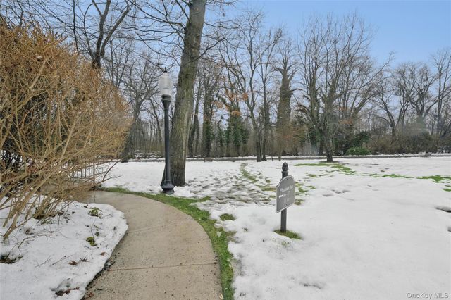 70 Pheasant Run, Roslyn, NY 11576